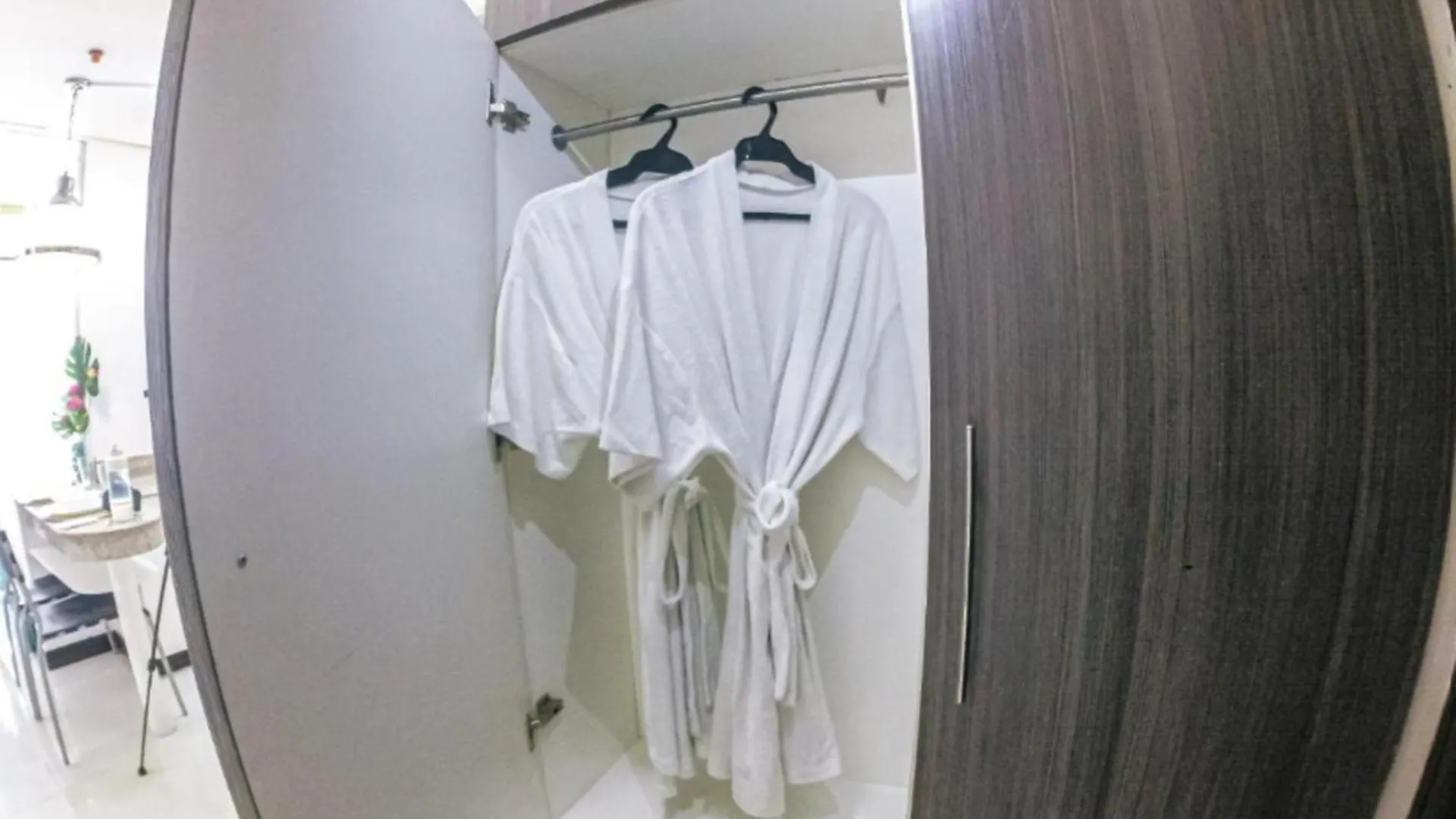 Family Room Staycation In The Heart Of Manila, With 2 Balcony Plus 40 Percent Promo Discount Plus Free Pool Access, Plus Free Sauna Promo In Manila Bay, Robinsons Place, Ermita, Pgh, Bellagio, Up Pedrogil, Staycation Updated 2025 Price Szálloda