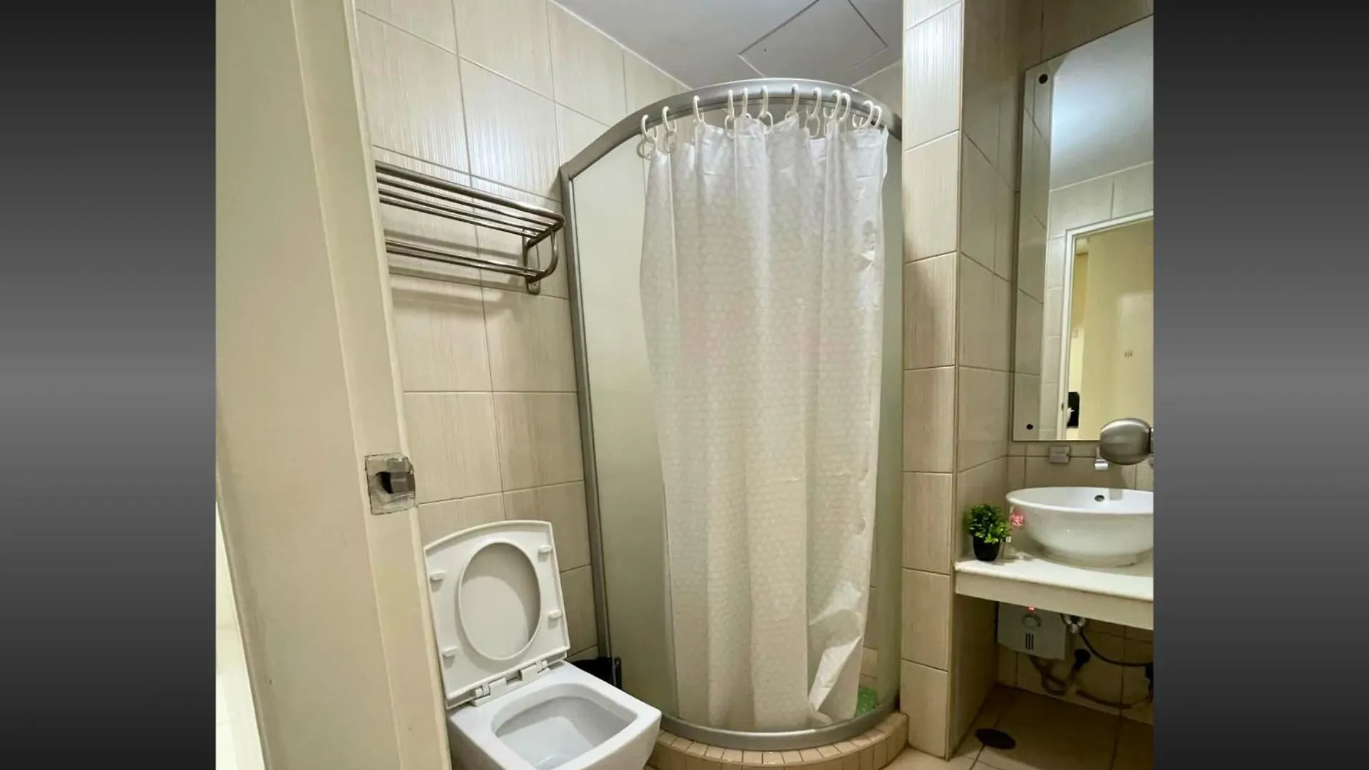 Family Room Staycation In The Heart Of Manila, With 2 Balcony Plus 40 Percent Promo Discount Plus Free Pool Access, Plus Free Sauna Promo In Manila Bay, Robinsons Place, Ermita, Pgh, Bellagio, Up Pedrogil, Staycation Updated 2025 Price
