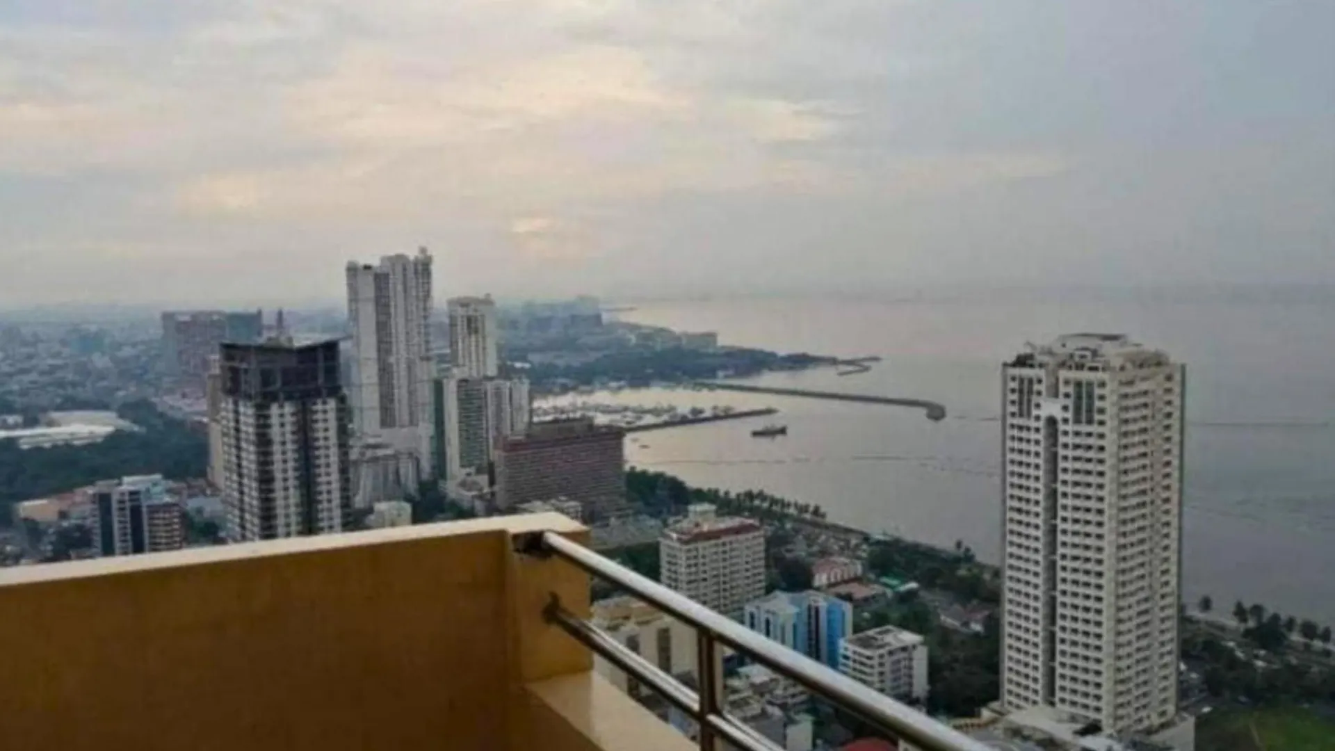 Family Room Staycation In The Heart Of Manila, With 2 Balcony Plus 40 Percent Promo Discount Plus Free Pool Access, Plus Free Sauna Promo In Manila Bay, Robinsons Place, Ermita, Pgh, Bellagio, Up Pedrogil, Staycation Updated 2025 Price 0*,