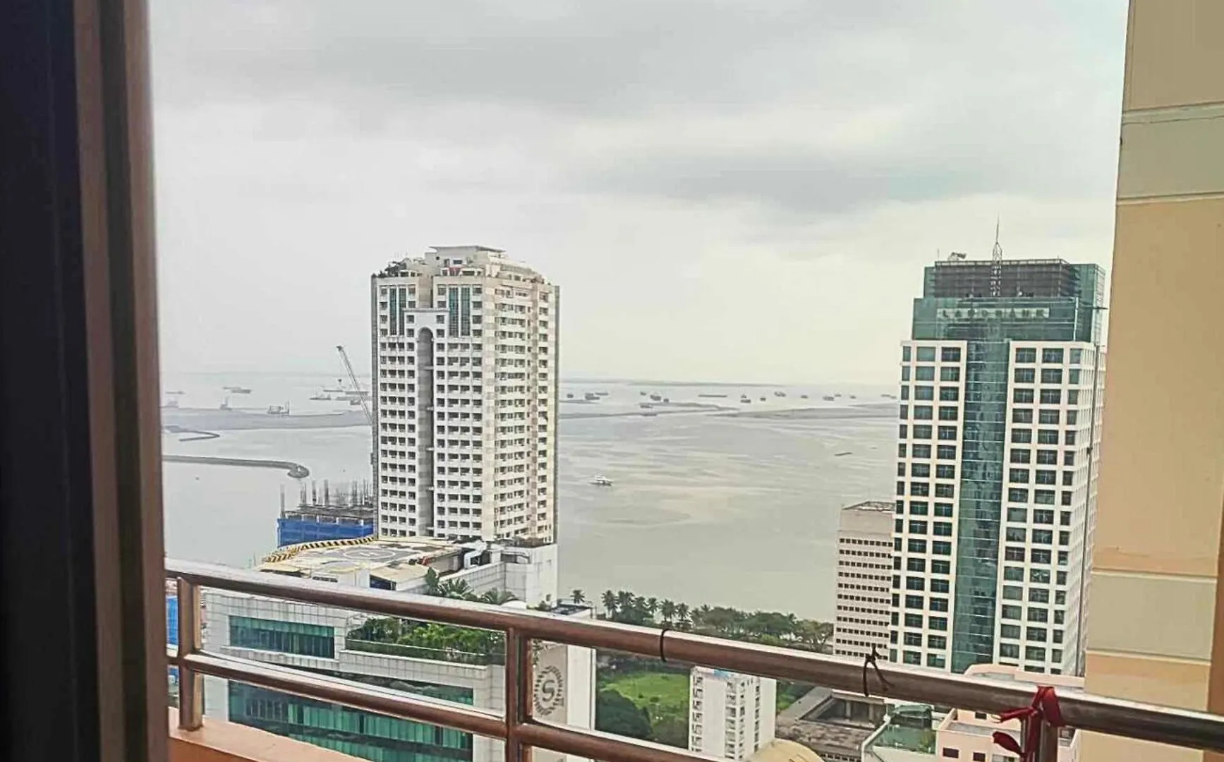Family Room Staycation In The Heart Of Manila, With 2 Balcony Plus 40 Percent Promo Discount Plus Free Pool Access, Plus Free Sauna Promo In Manila Bay, Robinsons Place, Ermita, Pgh, Bellagio, Up Pedrogil, Staycation Updated 2025 Price