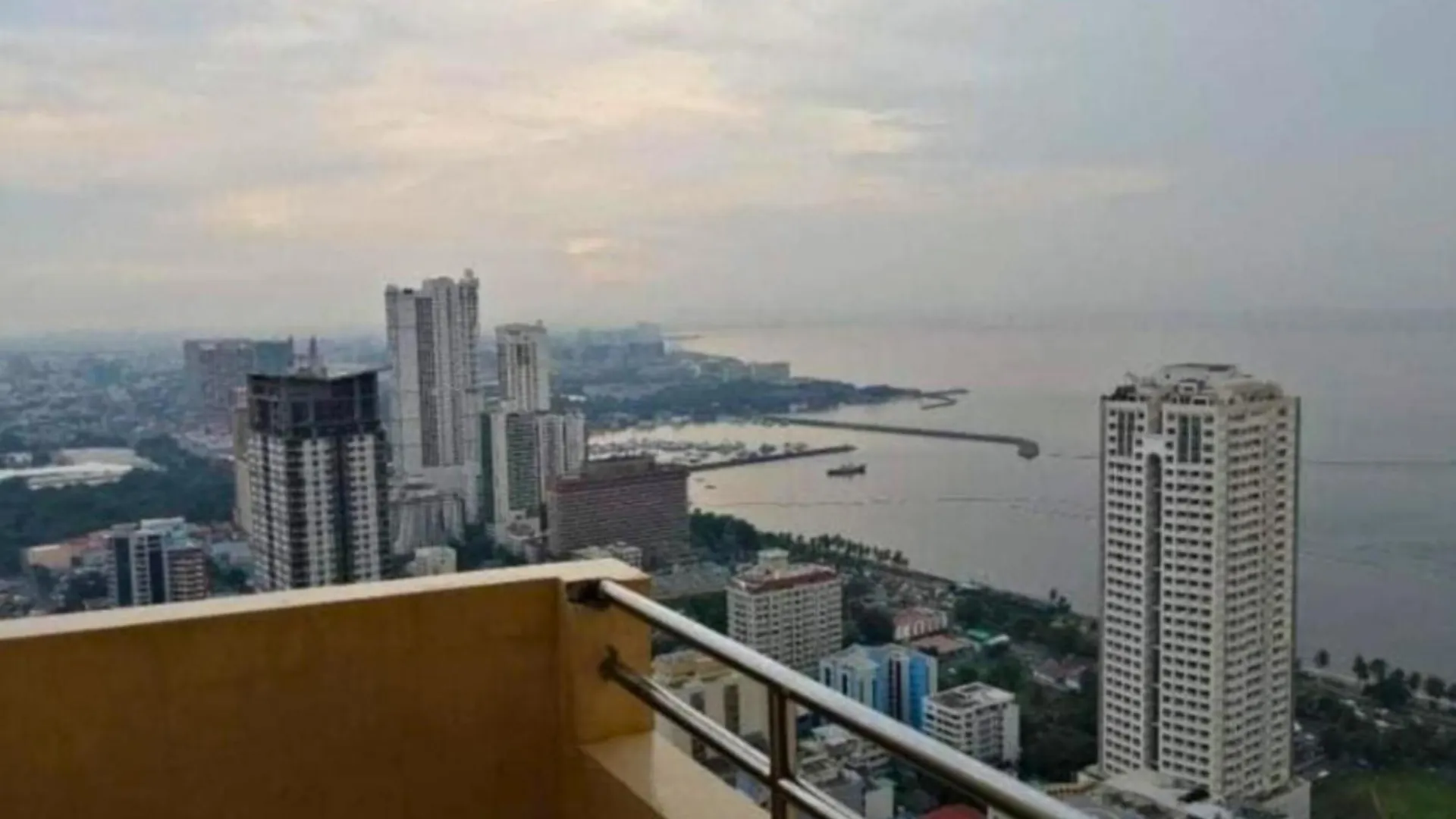 Hotel Family Room Staycation In The Heart Of Manila, With 2 Balcony Plus 40 Percent Promo Discount Plus Free Pool Access, Plus Free Sauna Promo In Manila Bay, Robinsons Place, Ermita, Pgh, Bellagio, Up Pedrogil, Staycation Updated 2025 Price