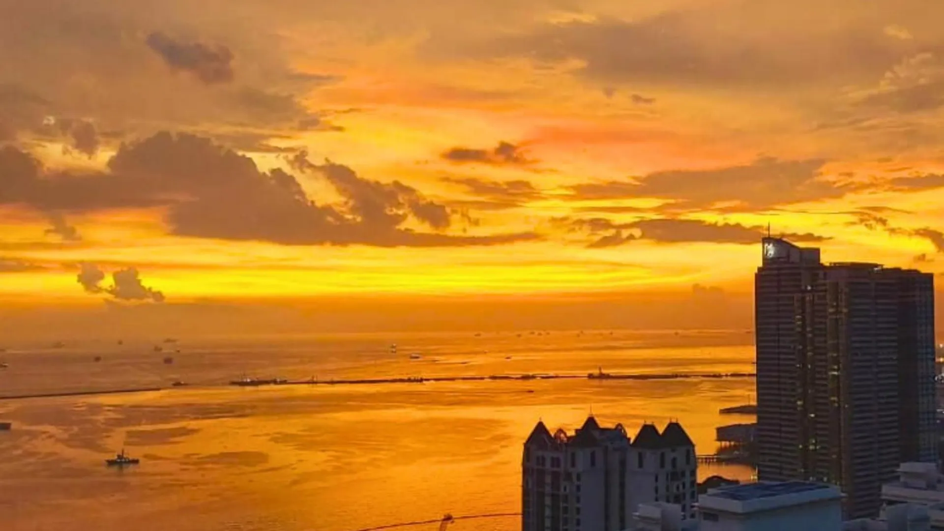Family Room Staycation In The Heart Of Manila, With 2 Balcony Plus 40 Percent Promo Discount Plus Free Pool Access, Plus Free Sauna Promo In Manila Bay, Robinsons Place, Ermita, Pgh, Bellagio, Up Pedrogil, Staycation Updated 2025 Price Philippines